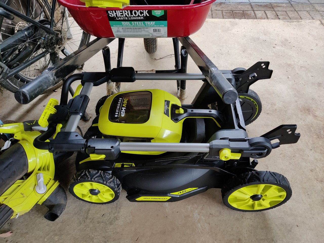 Self propelled petrol online lawnmower homebase