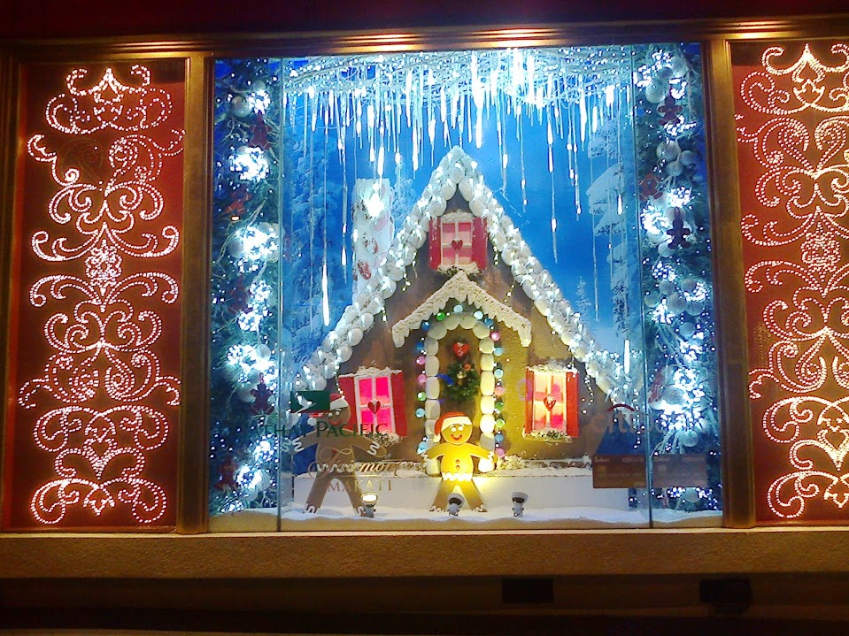 4 Amazing Christmas Window Displays 2013 - Discount Displays Blog