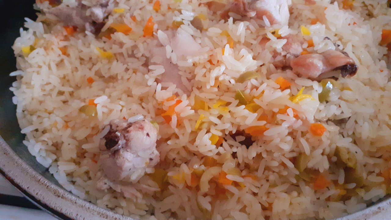 Arroz con pollo y aceitunas. Receta Esp-Eng 