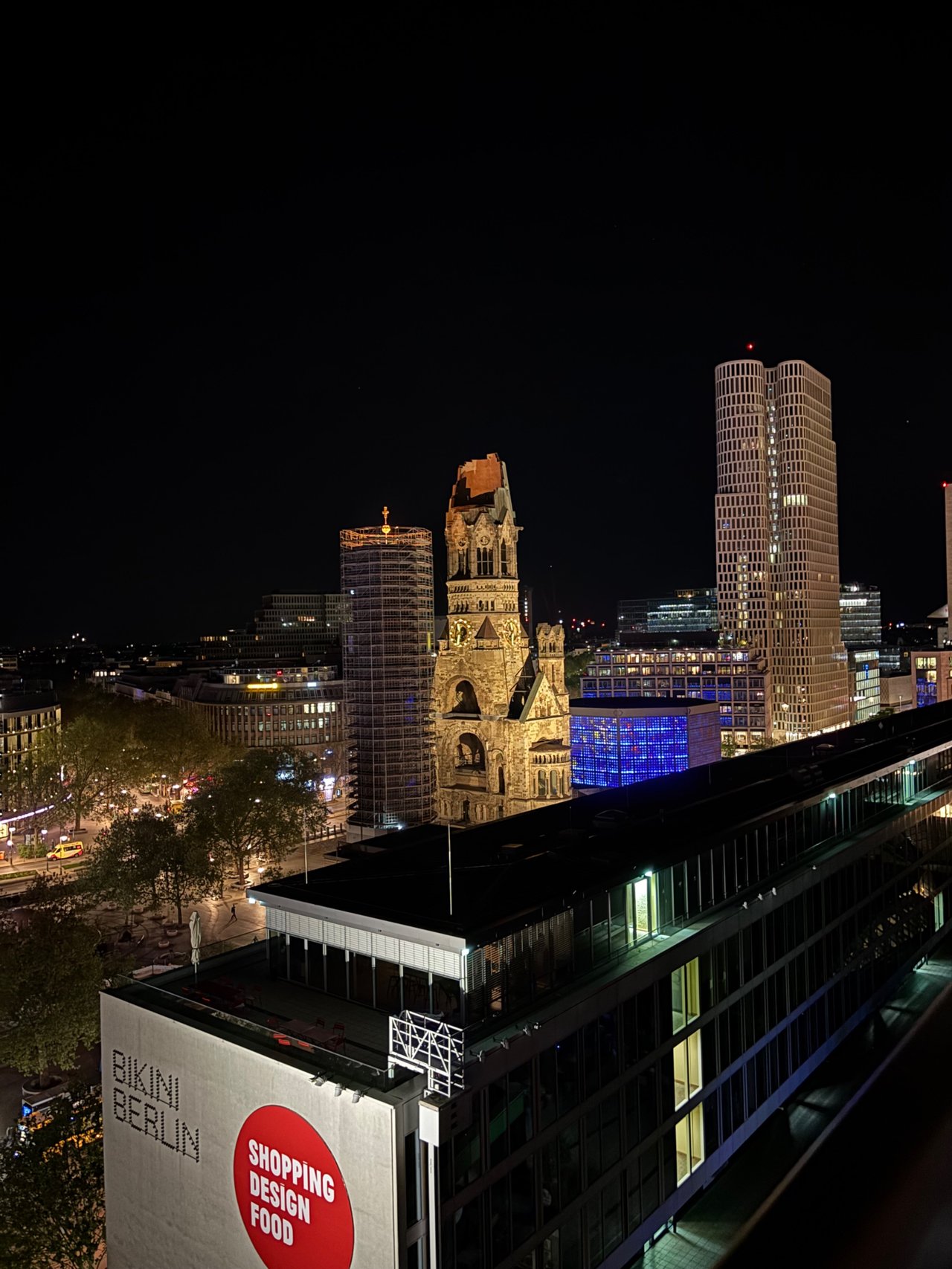 https://files.peakd.com/file/peakd-hive/city-of-berlin/23tRxftBeEhNY8zBNEYun2gjxozViaVxZeFotg5xRNPXCMabdBukW8bSw4Lg8MRxYXxp1.jpeg