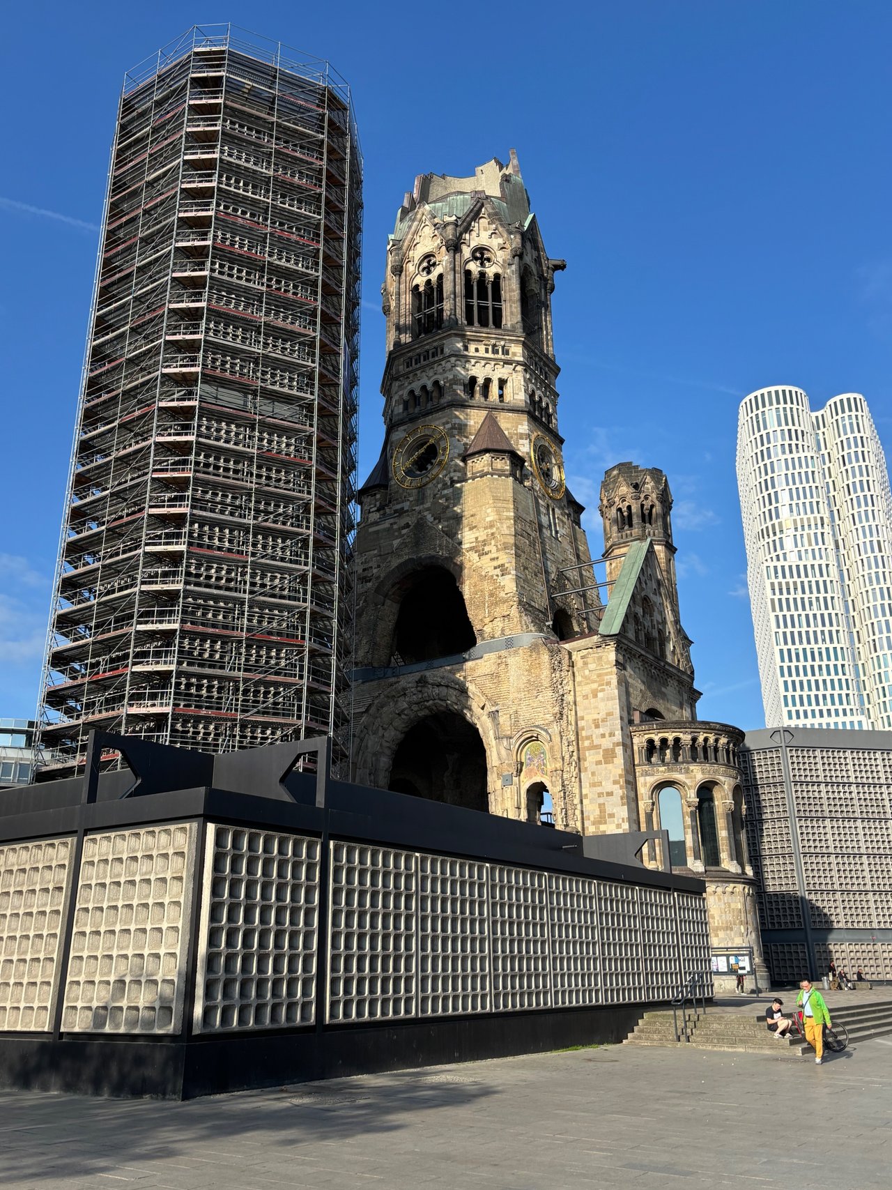 https://files.peakd.com/file/peakd-hive/city-of-berlin/23xeb7btX8NBygtrdu5u4YDww2Kw8dzVM41EzRmh6B5hpAmyCCwXf1Ria8zHw68cTUtzj.jpeg