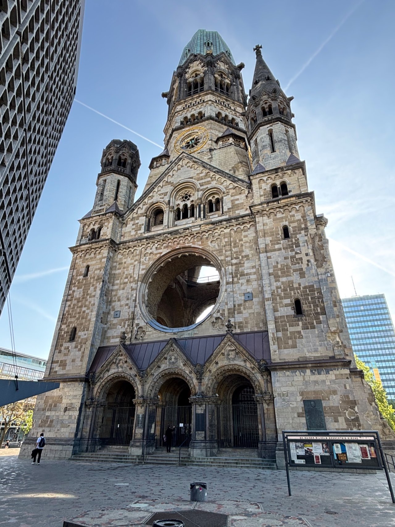 https://files.peakd.com/file/peakd-hive/city-of-berlin/23ynPw5j8fMtCWhmSLp41tU29bH5T3tprYE81BqWDfq4Jn5rn1AjHHaBKVvRtjrWH9Ff1.jpeg