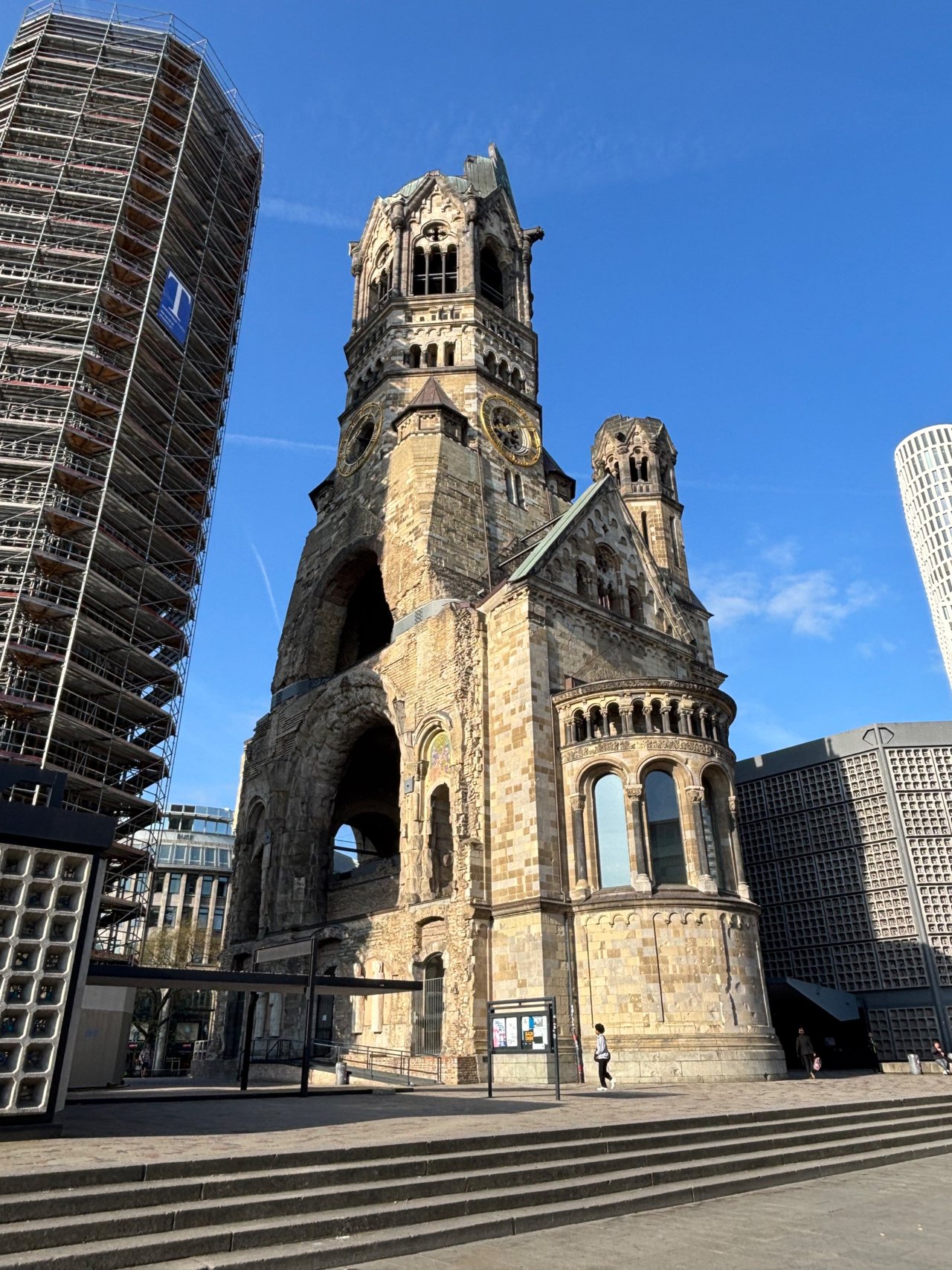 https://files.peakd.com/file/peakd-hive/city-of-berlin/23ywiQbWaFbeXhyPd61qf6ytPVKcWzyrQf7D9U4RbVumJU1Bni6Xdak8sfkYDD6RrocDD.jpeg