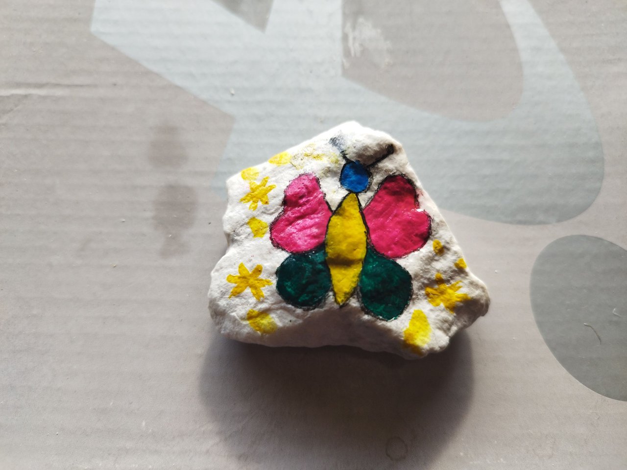 Sasso colorato da me alcuni mesi fa