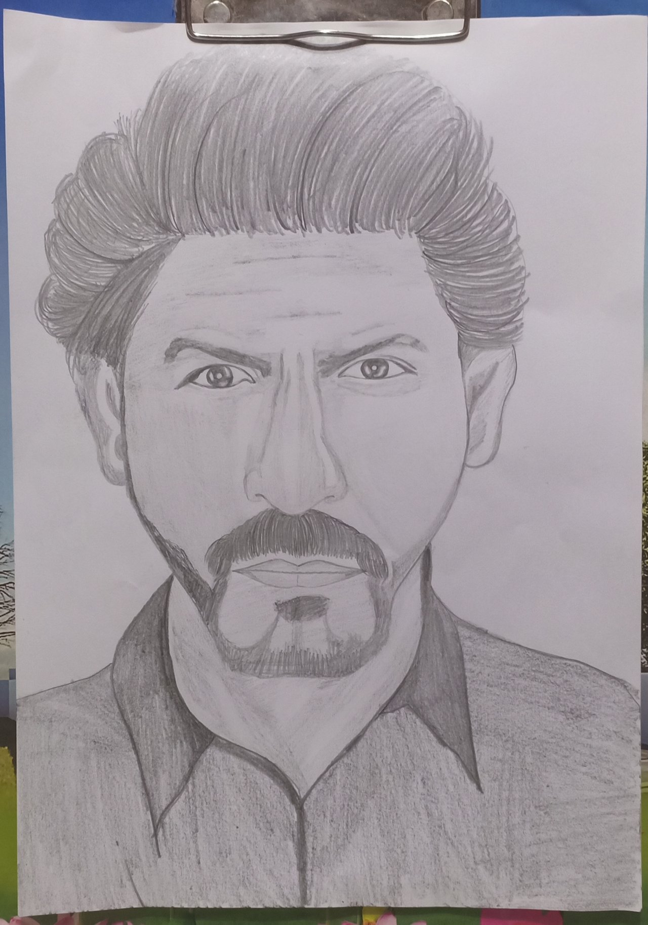 Pakistani artists make sand portrait of Shah Rukh Khan on Balochistan  beach. See pic here - India Today