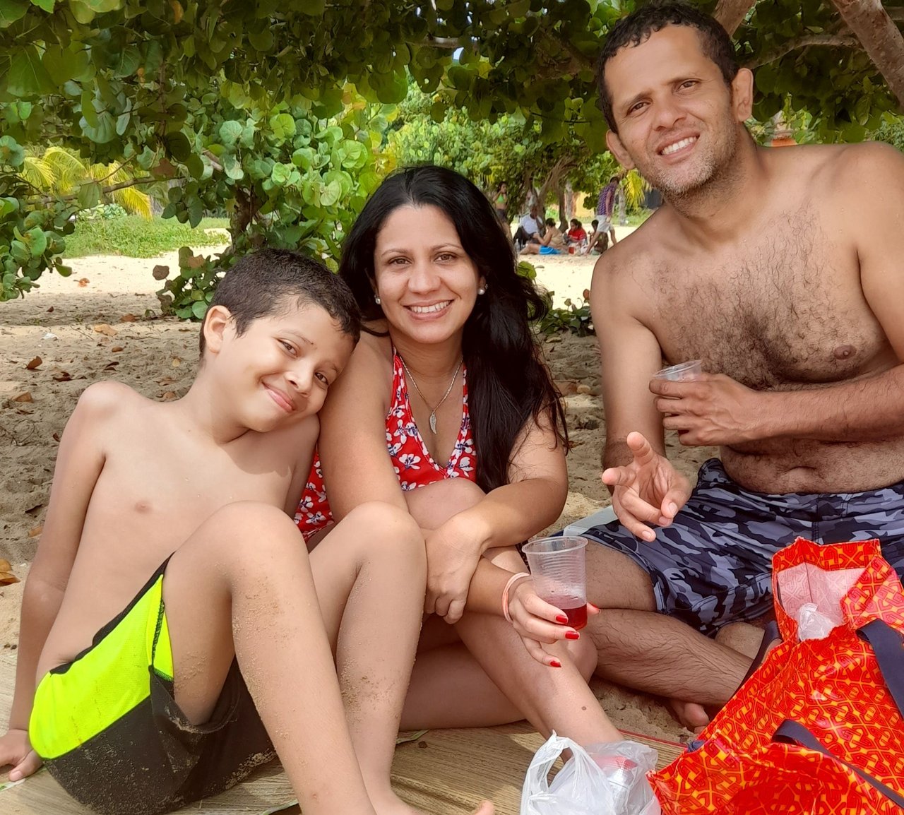 Una salida en familia para la playa y Compartiendo con mi prima 🏖😎🐟  family outing to the beach and Sharing with my cousin | PeakD