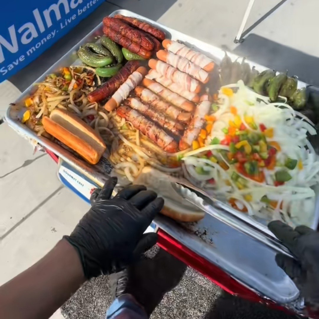 Bakersfield-style🧅hot dogs🌭My homemade version with a gouda 🧀 twist! [ENG/SPA]