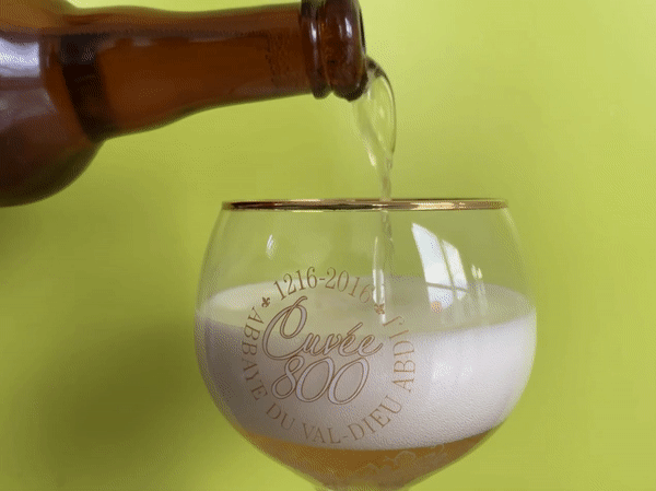 Bier rennt ins Glas.gif