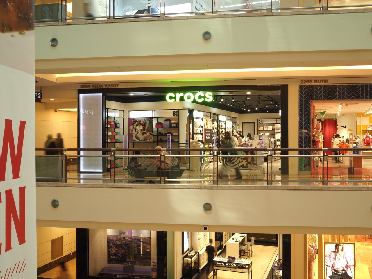 Crocs 2024 queensbay mall