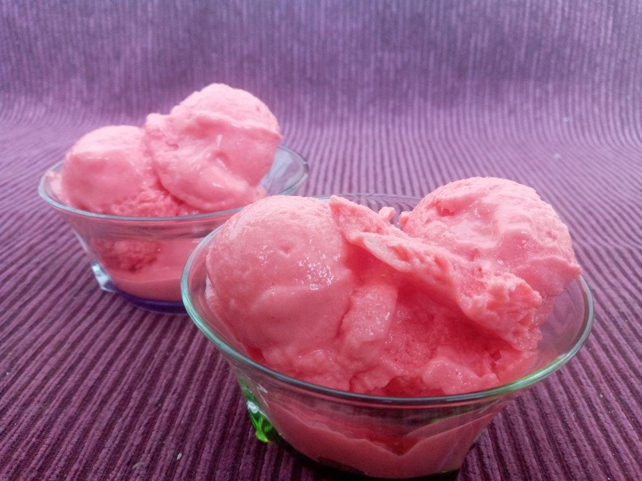 Como hacer un helado cremoso de fresa casero, Paso a paso 🍨/ How to make a  homemade strawberry cream ice cream, Step by step 🍨 | PeakD