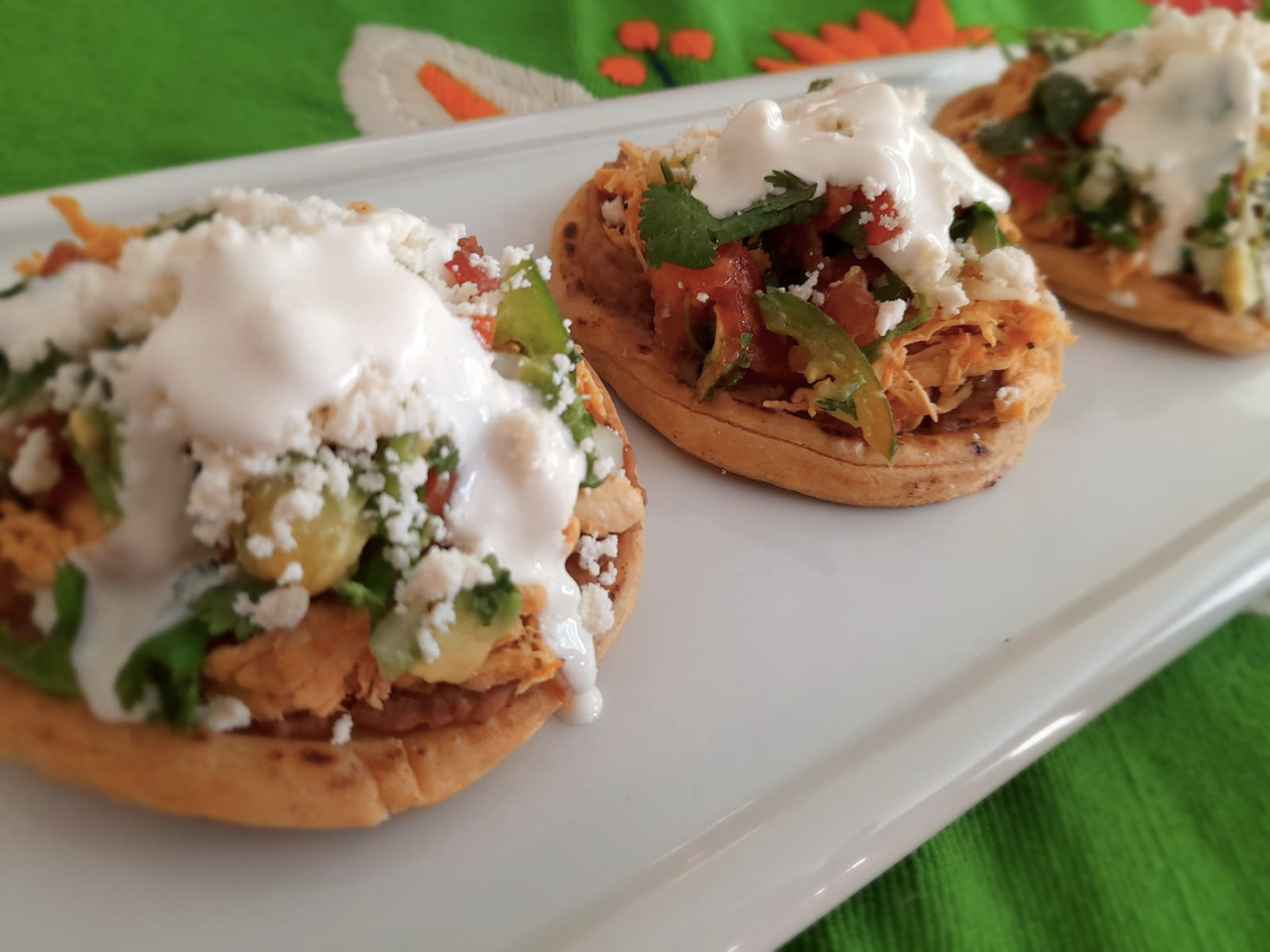 Chicken Sopes Recipe Mexican Appetizers Receta de sopes de pollo /Antojitos  mexicanos (Eng/Esp) | PeakD