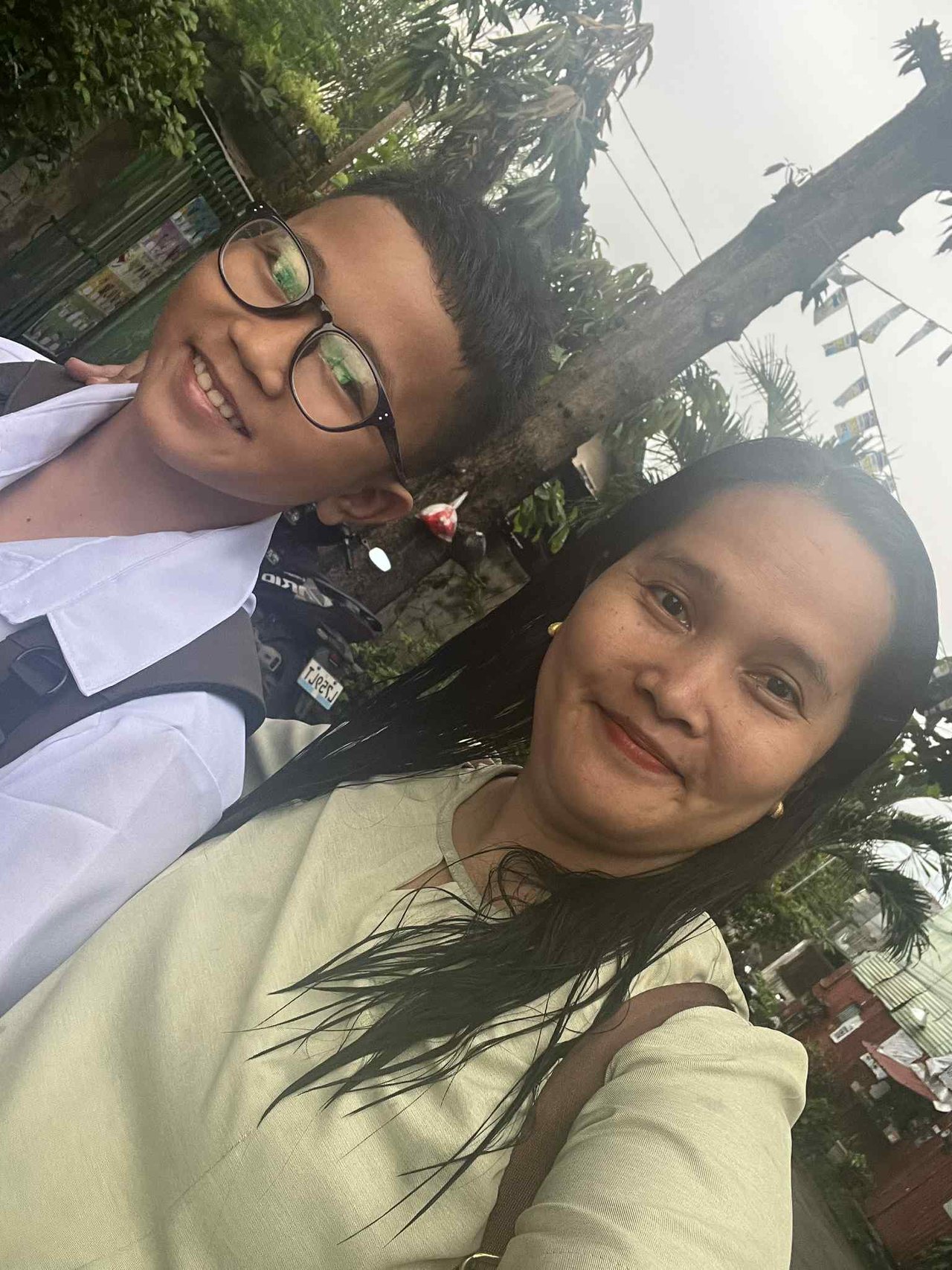 A MOTHER’S FIRST DAY OF SCHOOL: BALANCING TWO ROLES AND A SON FIRST DAY IN JUNIOR HIGH SCHOOL