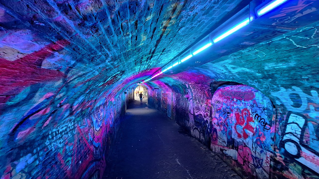 Graffiti tunnel