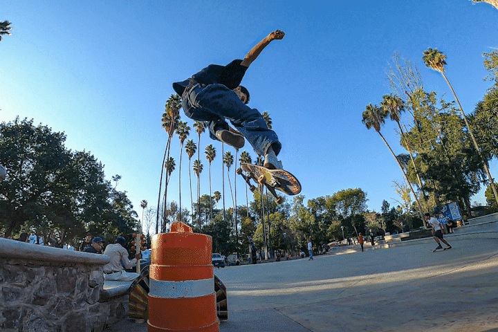 A few skater got together to have tones of fun skating the "Hidalgo" gaps and some dude bring this orange transit sign that got everyone #stoked so we managed to make an edition of some friends skating in this spot that it probably happened to be for only once in the lifetime haha.