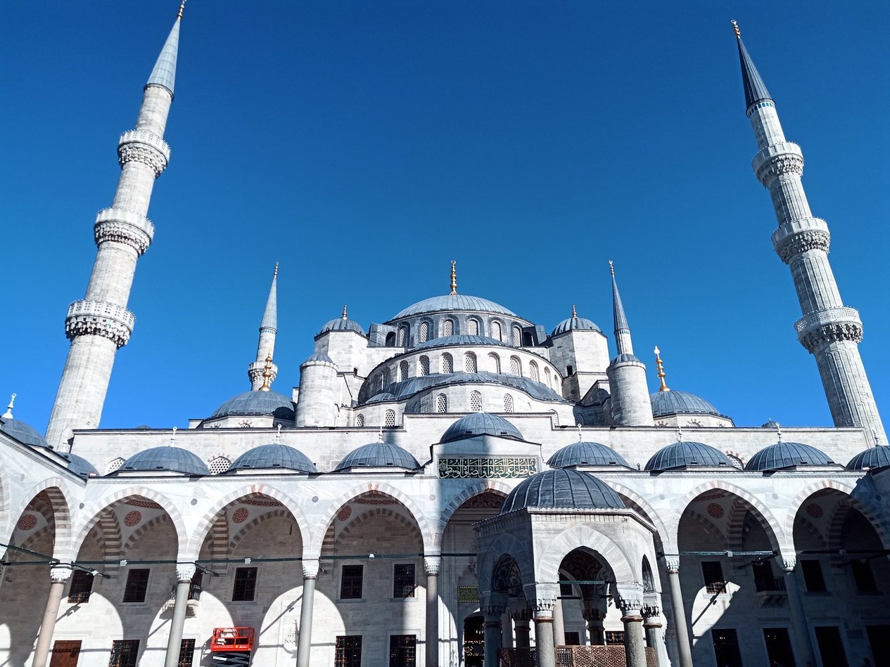 Visiting the incredible Blue Mosque in Istanbul a 400 year old