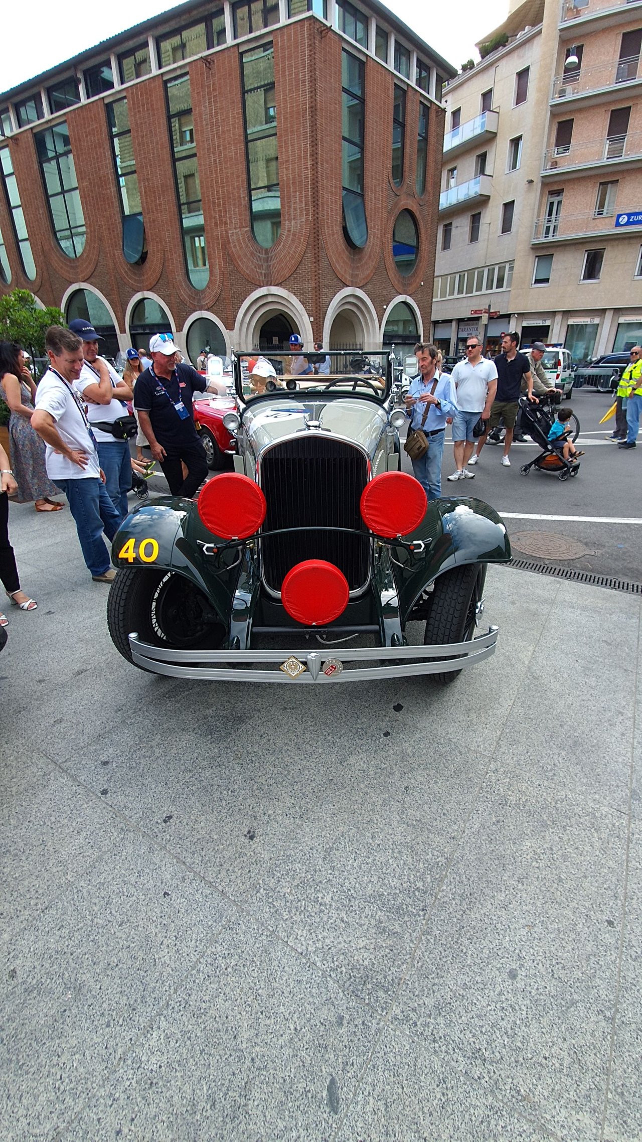 ROSSO MILLE MIGLIA: warm up the engines 🚗🏁 | PeakD