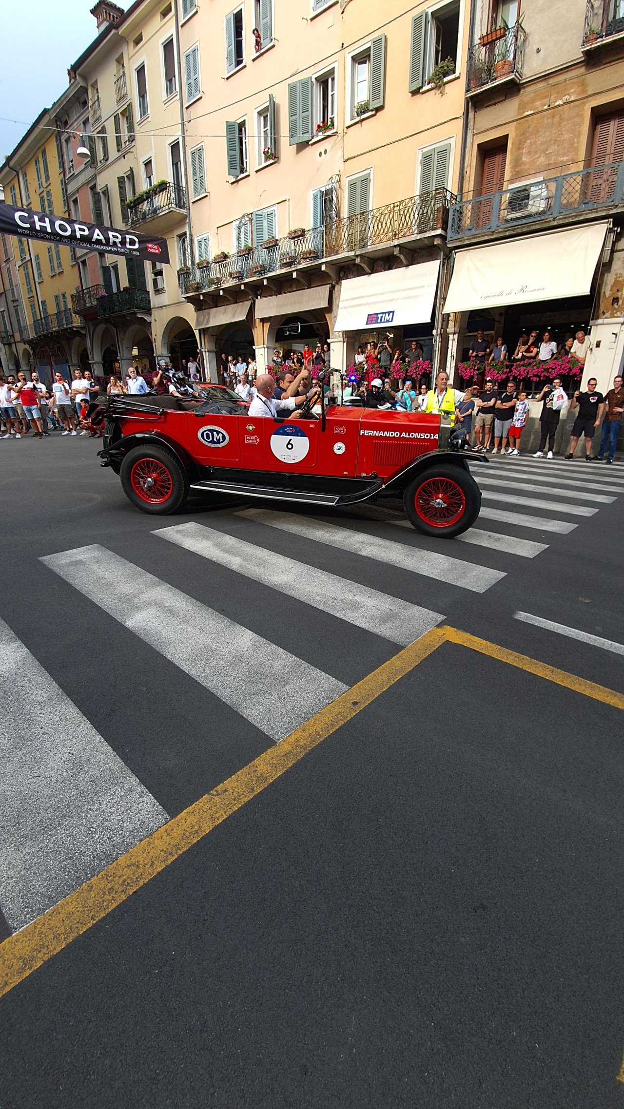 ROSSO MILLE MIGLIA: warm up the engines 🚗🏁 | PeakD