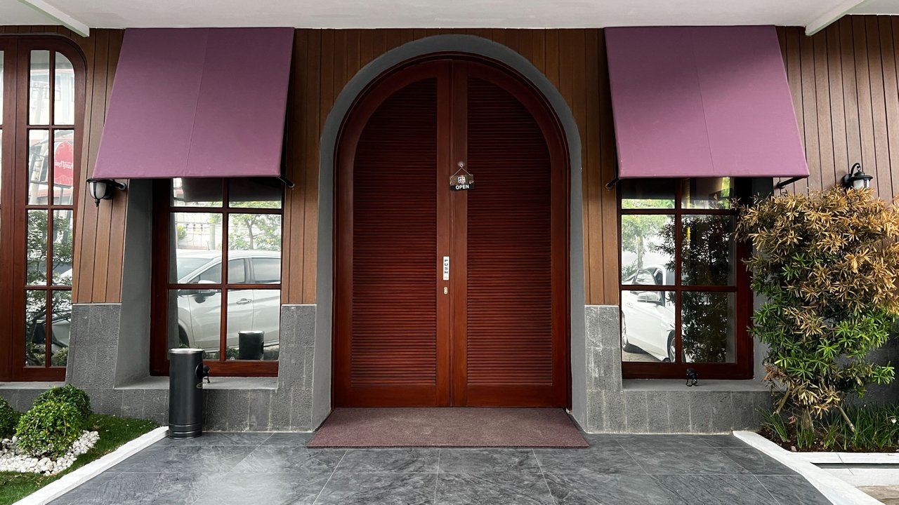 Interior Design and Architecture of Yum Thai Restaurant
