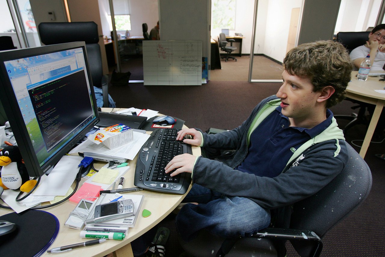 https://files.peakd.com/file/peakd-hive/istlocker/l3iCvrRp-markzuckerbergcollege.jpg