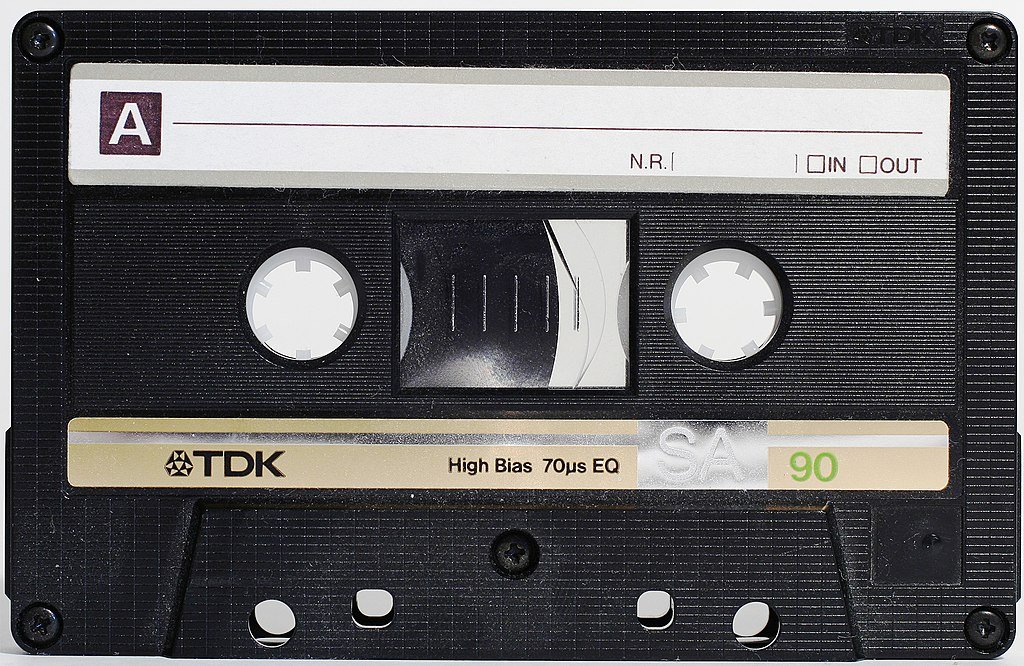 1024px-Compactcassette.jpg