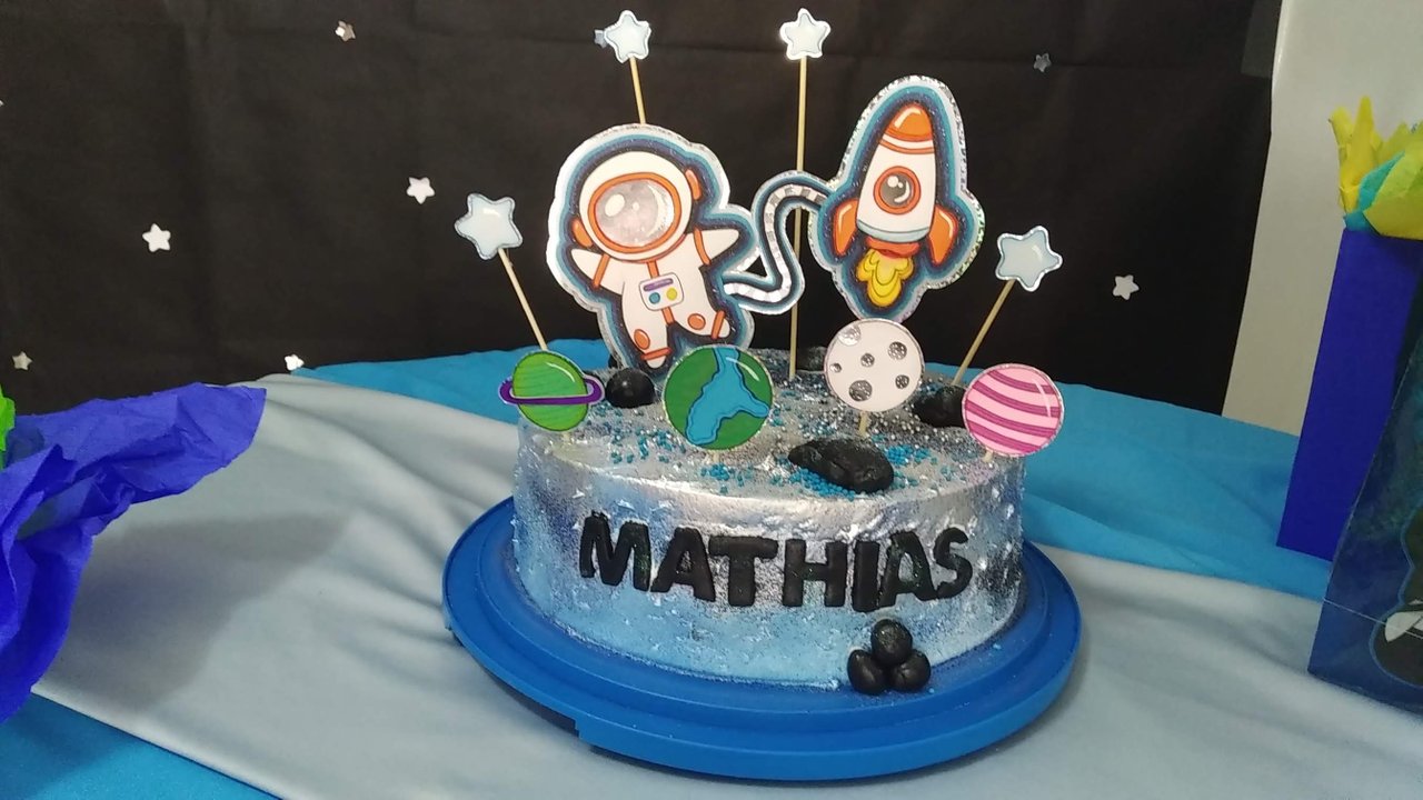 Esp-Eng] De Astronauta y Cohete fue la decoración del pastel de mi adorado  hijo, te enseño como hacerlo. /*/ Astronaut and Rocket was the decoration  of my beloved son's cake, I show