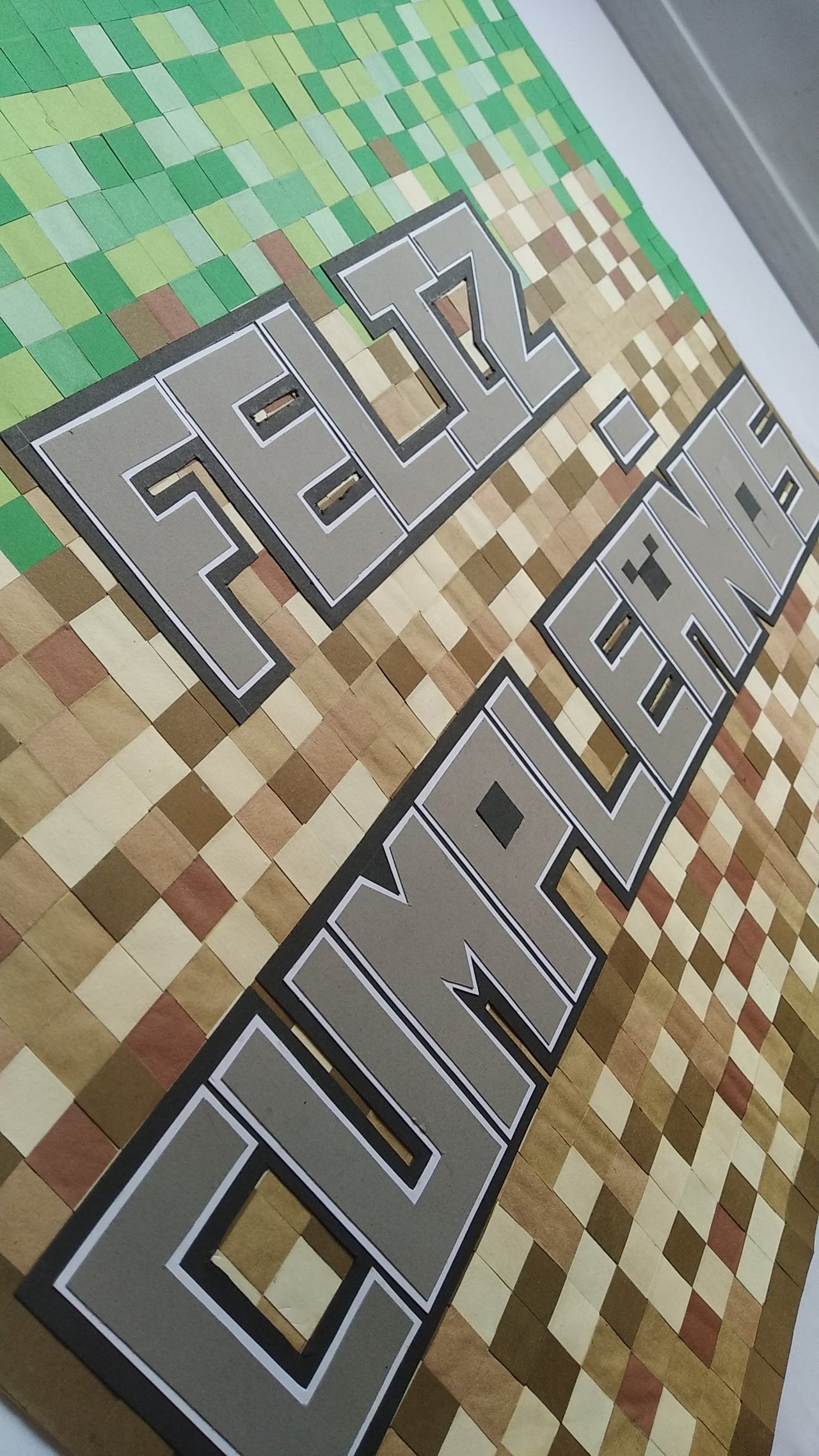 Esp-Eng] Al estilo MINECRAFT, hermoso cartel de cumpleaños y banderines con  nombre; fácil, económico y rápido de realizar. // MINECRAFT style,  beautiful birthday sign and name banners; easy, inexpensive and quick to