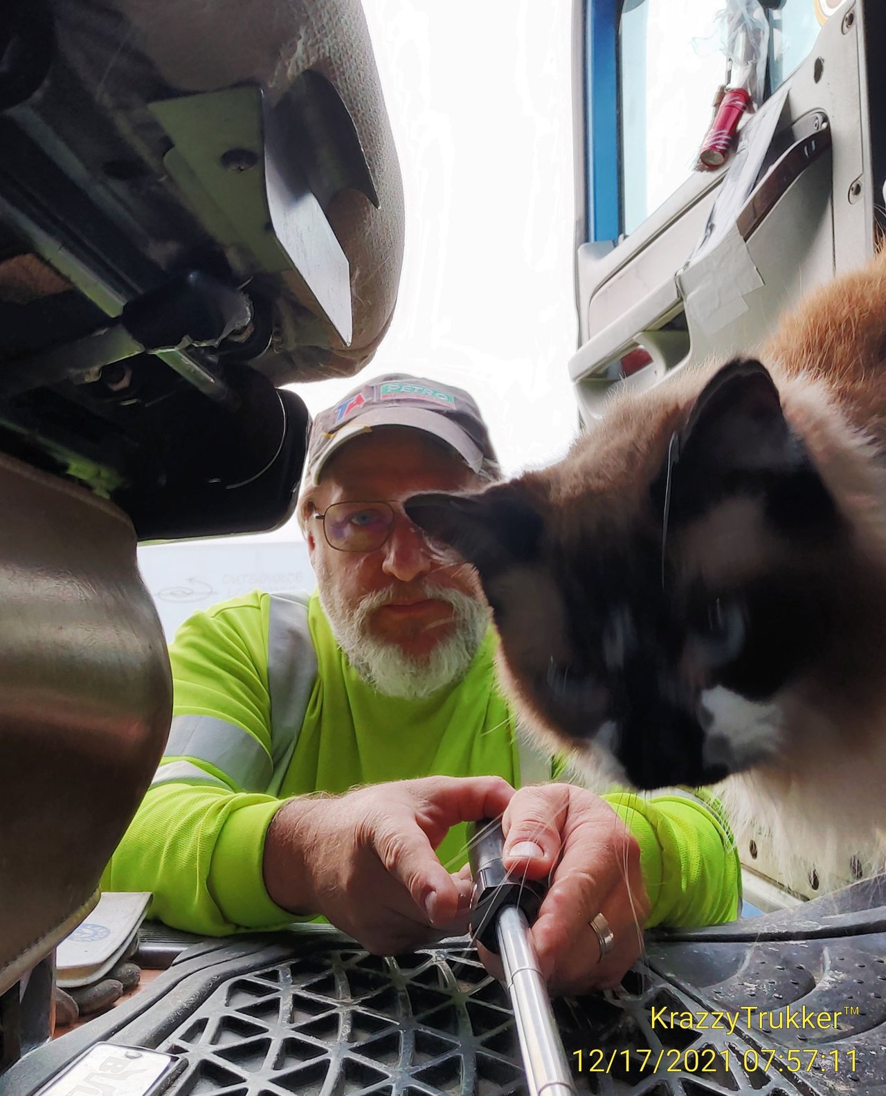https://files.peakd.com/file/peakd-hive/krazzy-kitty/23xyUvQv6bKnoNwrJAW7hSP5e2azjgusPWKWqtSwr8u7rke4aMRL1xkTM3rKcJTLZnTan.jpg