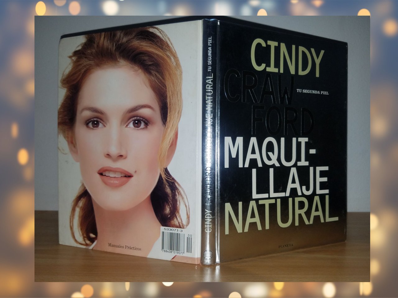 ESP//ENG) Reseña: Libro de Maquillaje de Cindy Crawford - Tu segunda Piel  // Review: Cindy Crawford's Makeup Book - Your Second Skin | PeakD