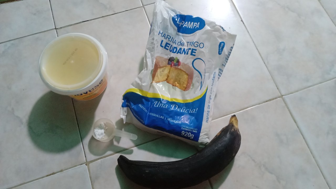 Spn/Eng /Deditos de plátano 🍌 con algo de queso 🧀 😋 /Plantain fingers 🍌 with some cheese 🧀 😋