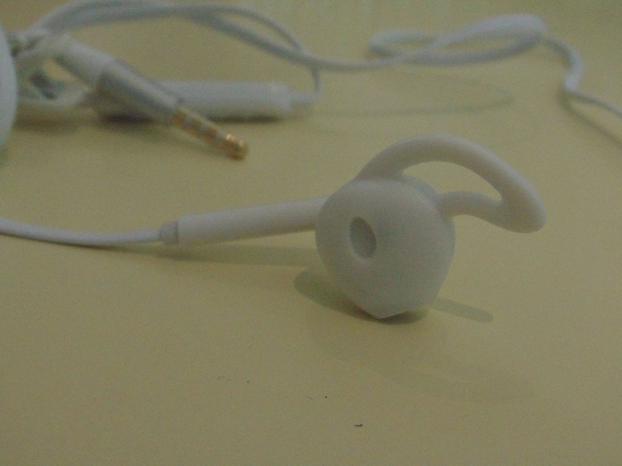 Rizz Earphones A Decent and Affordable Option from 7 11 Review