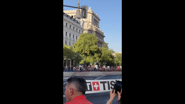 ezgif.com-video-to-gif.gif