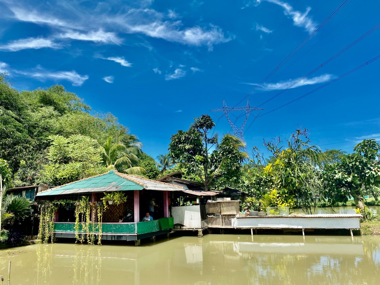 Go fishing with family and cousins ​​at Saung Abah Amin, a fishing spot  with beautiful views