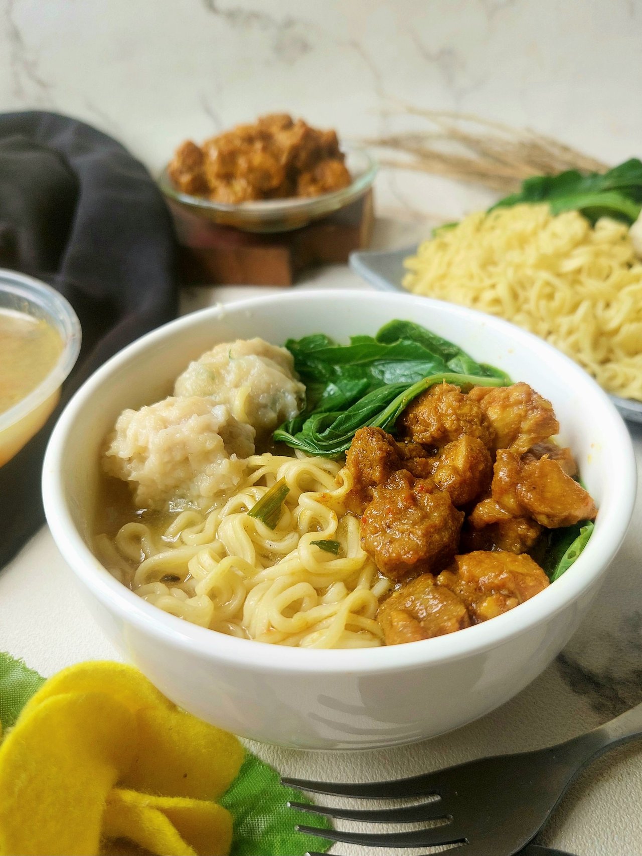 Deliziosi noodles di pollo 