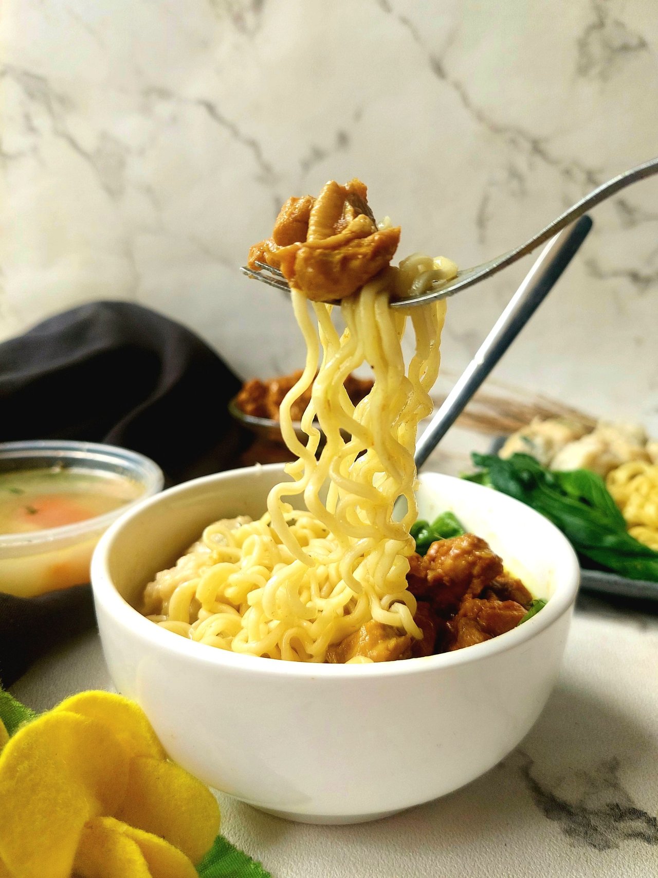 Deliziosi noodles di pollo 