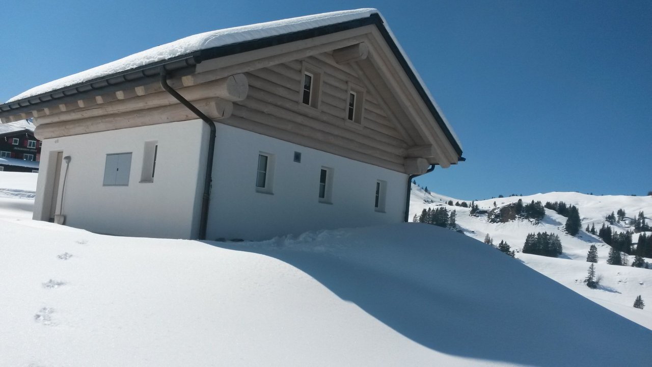 Season Hunt Challenge - Snowy Buildings