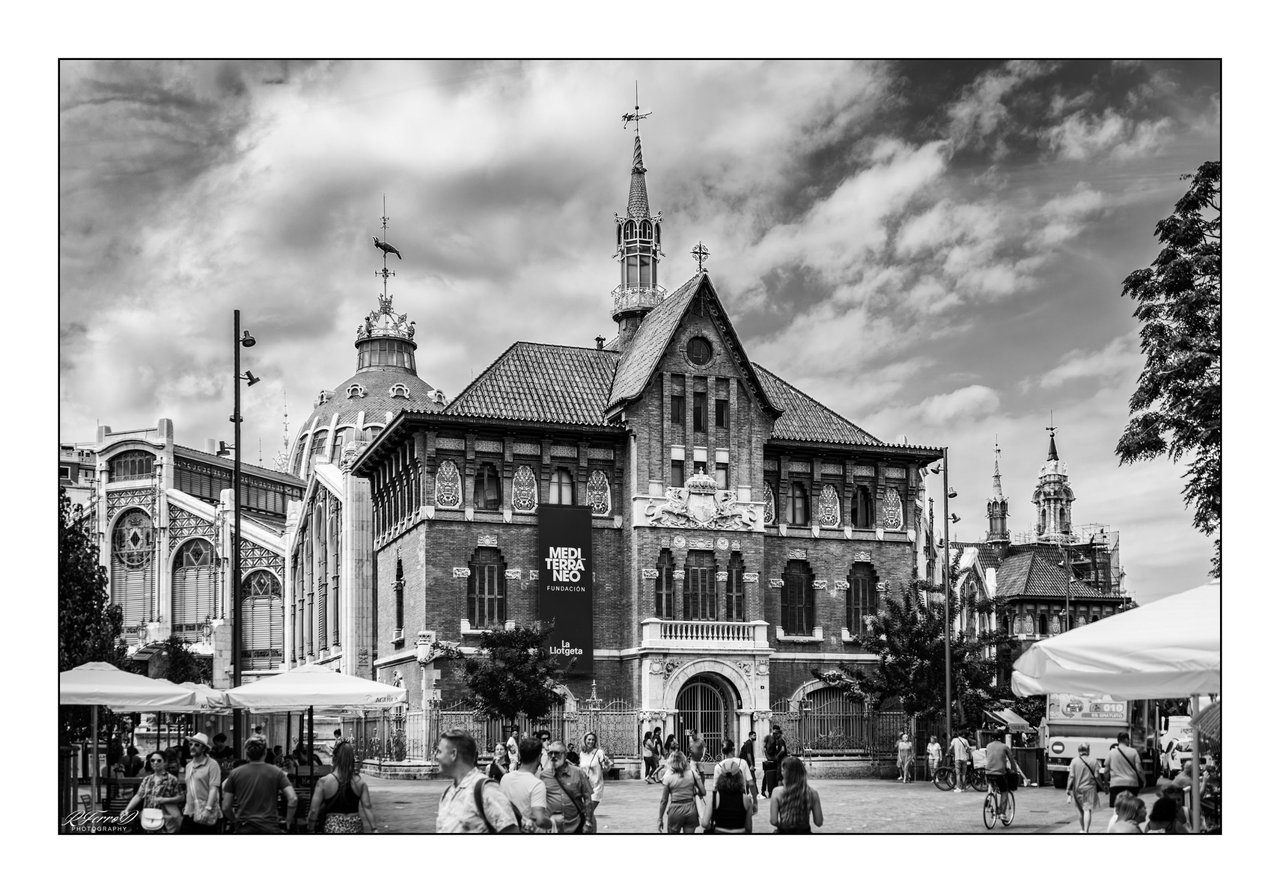 Central Market Square / Plaza del Mercado Central
