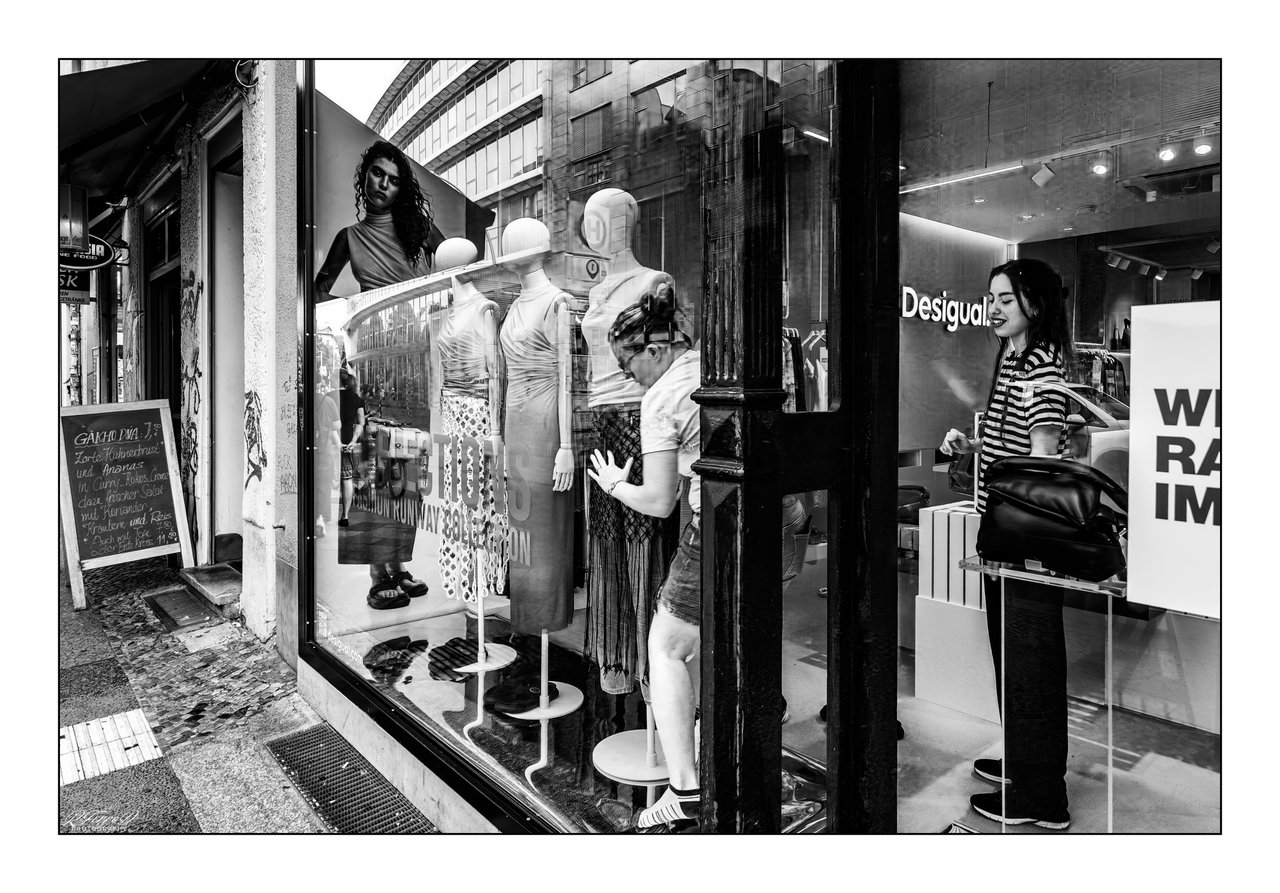 6. Decorating the shop window