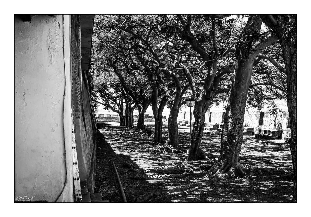 3. Patio interior de la |fortaleza de La Caban1a