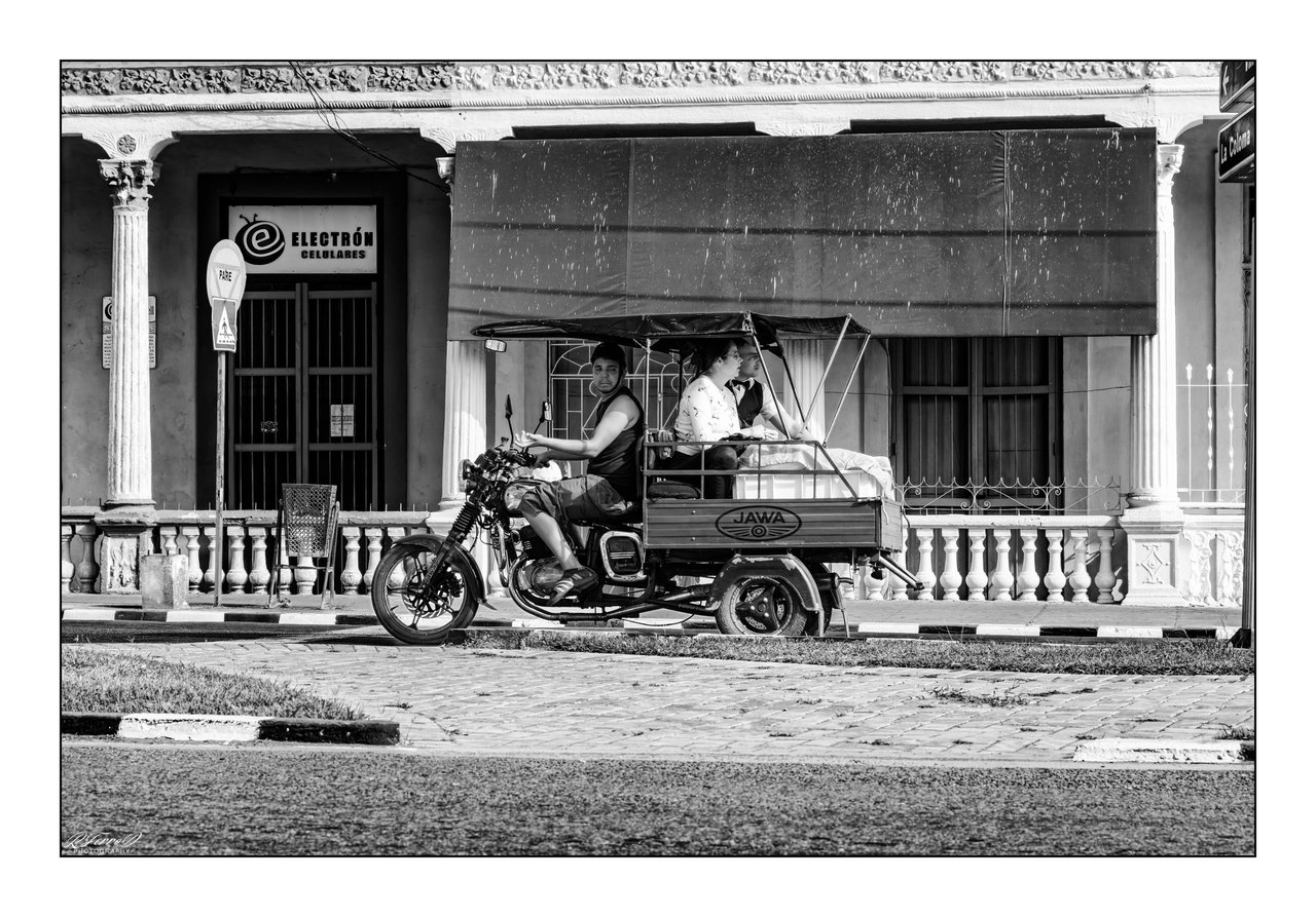 6. Motor tricycle