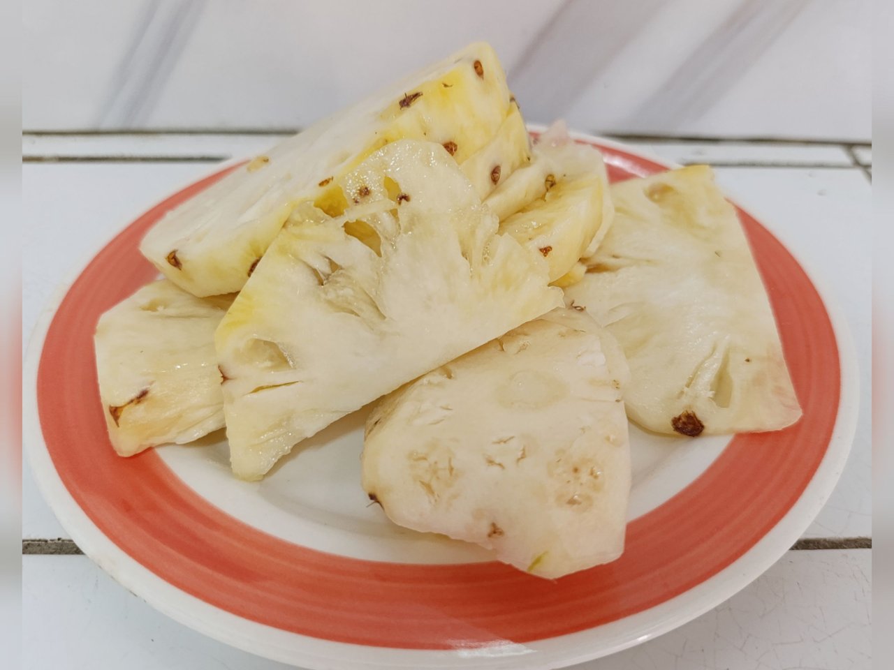 Pineapple juice with lemon (Eng/Esp)