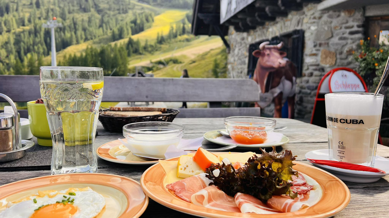 A amazing breakfast at Watschiger Alm at Nassfeld / Carinthia / Austria [GER/ENG]