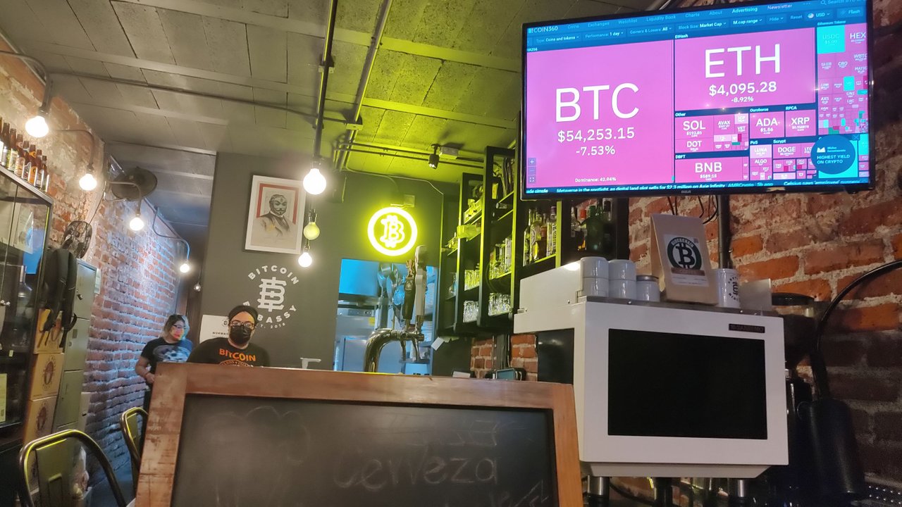 Visite el Bitcoin Embassy Bar 