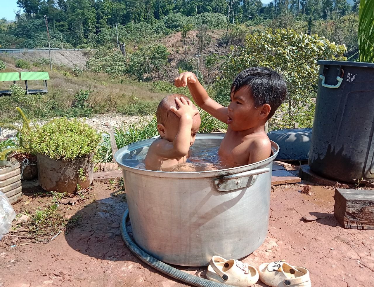 Brother & Sister Bathing 🛀 My Life In Steung Kach ⛰️ | PeakD