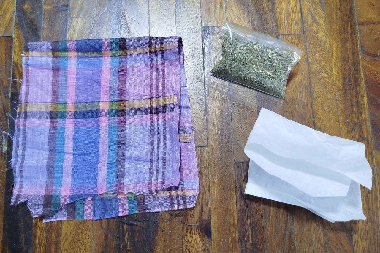  (ENG/ESP) 😸✨Making an easy catnip toy for cats 😸✨ / Haciendo un juguete con catnip fácil para gatos 😸✨