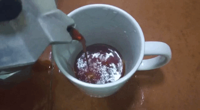 ENG/ESP) My experience using a Greca-style coffee maker for the first time  / Mi experiencia usando por primera vez una cafetera estilo Greca 😱☕️