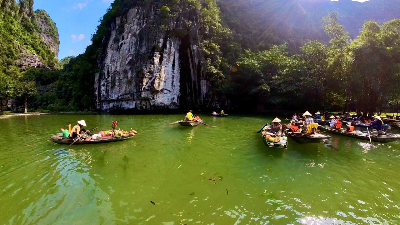Tam Coc - Bich Dong : Caving & River Cruising to the Paradise in Ninh Binh, IndoChina Travel Blog Series, Vietnam