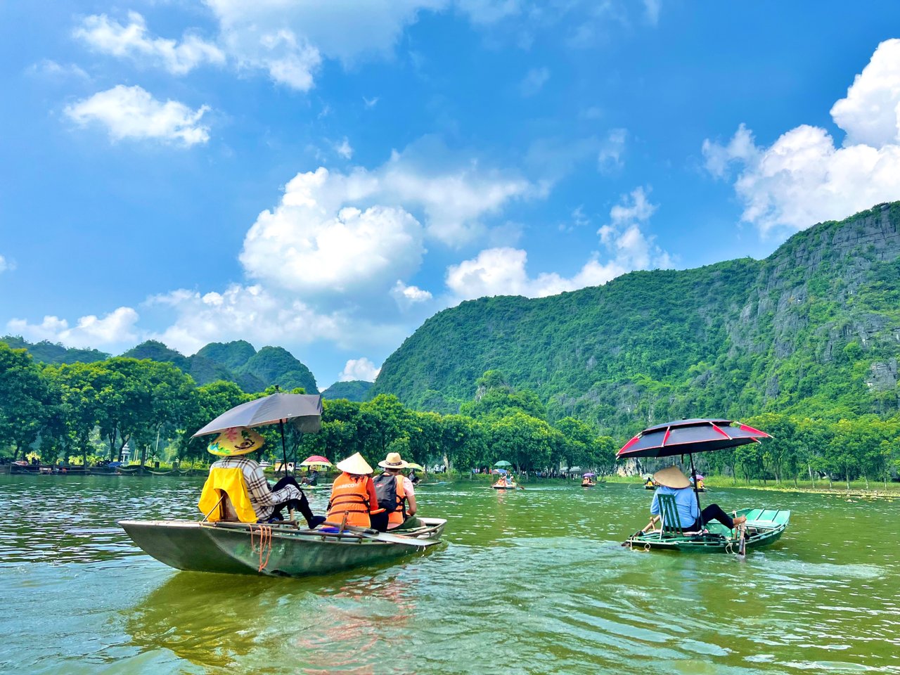 Tam Coc - Bich Dong : Caving & River Cruising to the Paradise in Ninh Binh, IndoChina Travel Blog Series, Vietnam