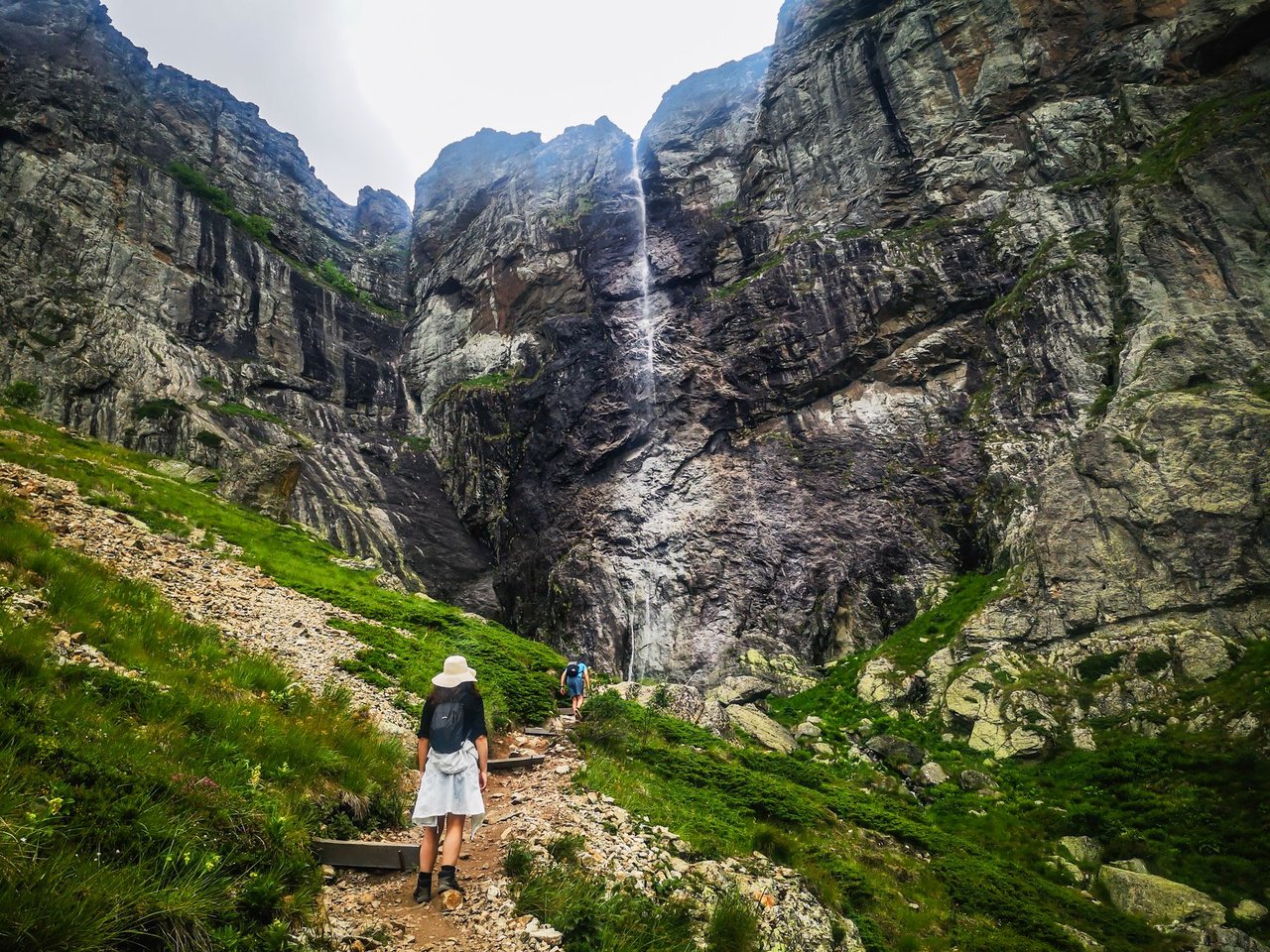 Hiking trip to Rayskoto Rraskalo Waterfall