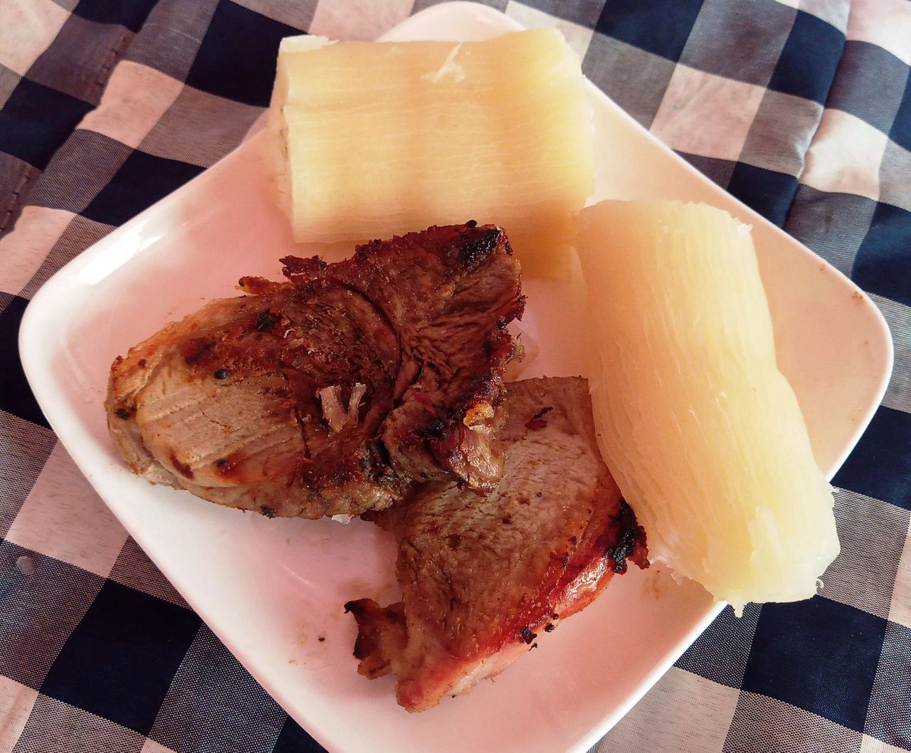 ESP-ENG] ? ¡Cochino Frito con Yuca! / Fried Pork with Yuca! ? | PeakD