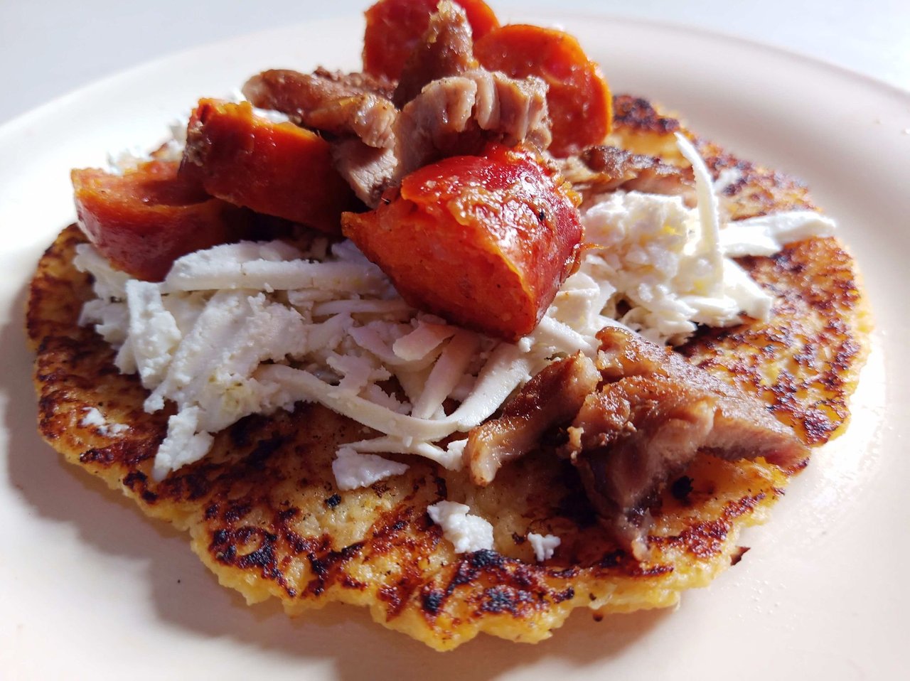 Premium Photo  Arepas venezolanas en budare o plancha